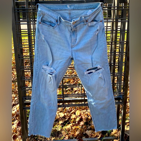 Old Navy Woman’s 12 tall boyfriend jeans - Picture 1 of 2